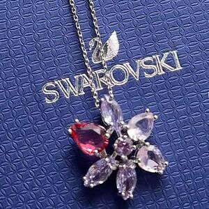 🌸~Swarovski Gema Flower Necklace~🌸